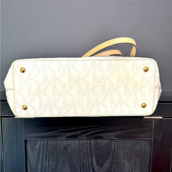 Michael Kors Jet Set White Patent Leather, Natural Leather Trim Chain Tote - Picture 5 of 9